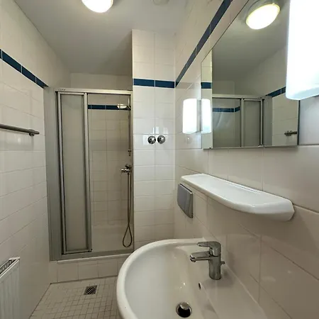 Ar Airport Ruesselheim 3*