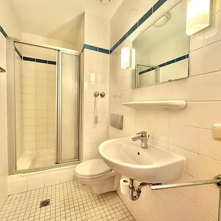 Ar Airport Ruesselheim 3*