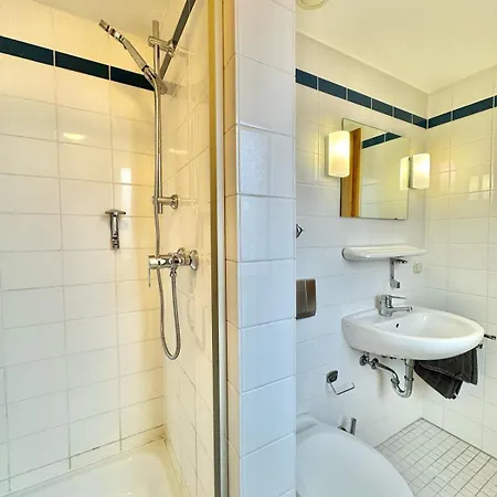 Ar Airport Ruesselheim 3*