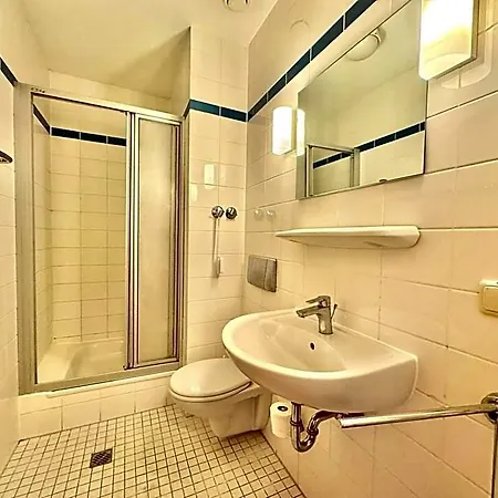 Ar Airport 3* روزلسهايم