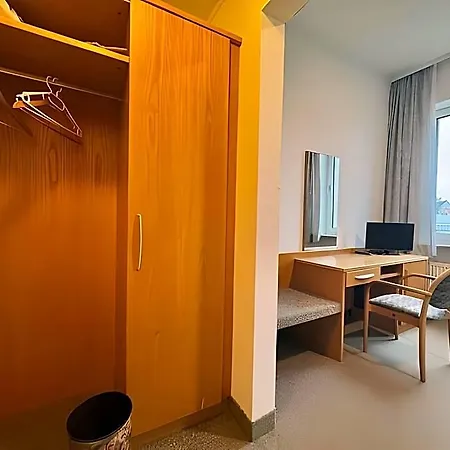 Ar Airport Hotel 3*